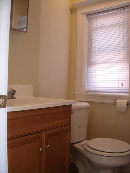 Building Photo - 124 College Pl