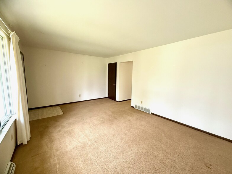Building Photo - 6200 Amanda Dr