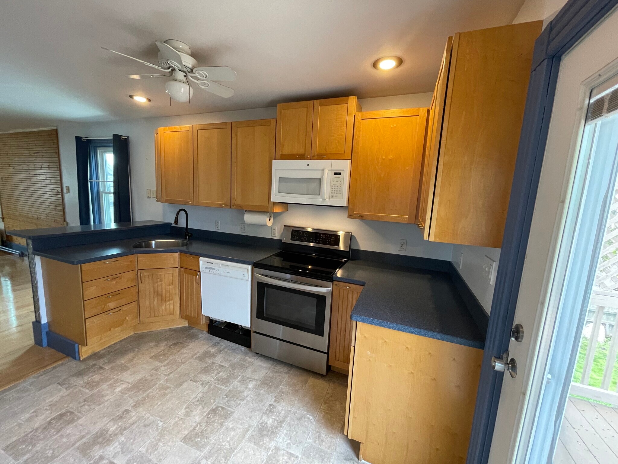 kitchen: garbage disposal, dishwasher, stove/oven, microwave, paper towel holder. - 15 Congdon Ave