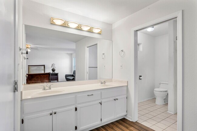 Building Photo - 2430 Telluride Dr