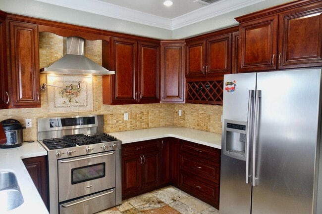 Building Photo - Modern House Near Downtown