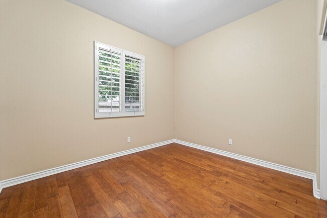 Building Photo - Beautiful & Spacious Single Level Eastlake...