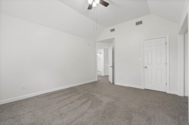 Building Photo - MOVE IN READY BEAUTY IN PINEHURST