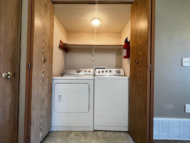 Building Photo - $1,250 | 2 Bedroom, 1 Bathroom Condo | Pet...