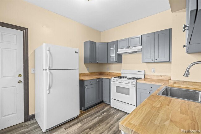 Building Photo - 739 Delaware St