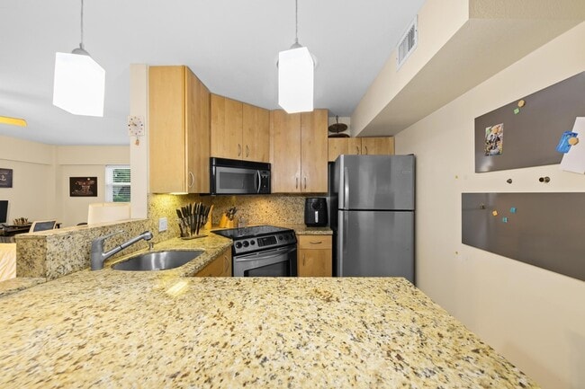 Building Photo - 95 N Birch Rd