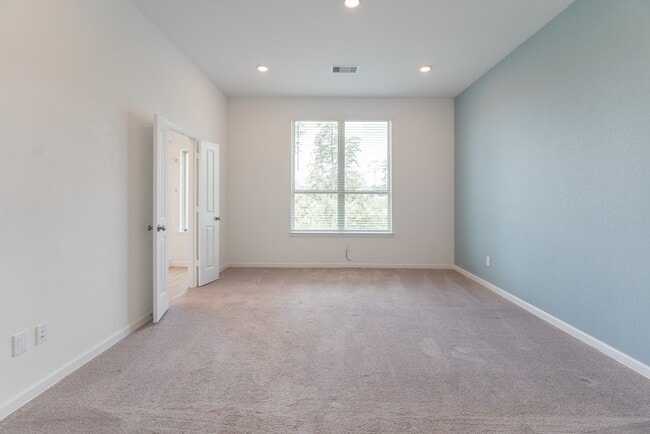 Building Photo - 546 Dry Fork Ln