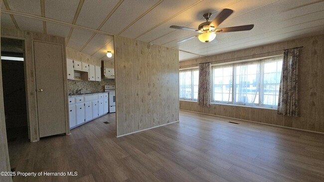 Building Photo - 8229 Green Ct