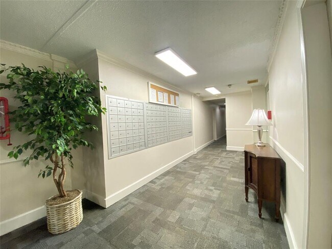 Building Photo - 2601 Bellefontaine St
