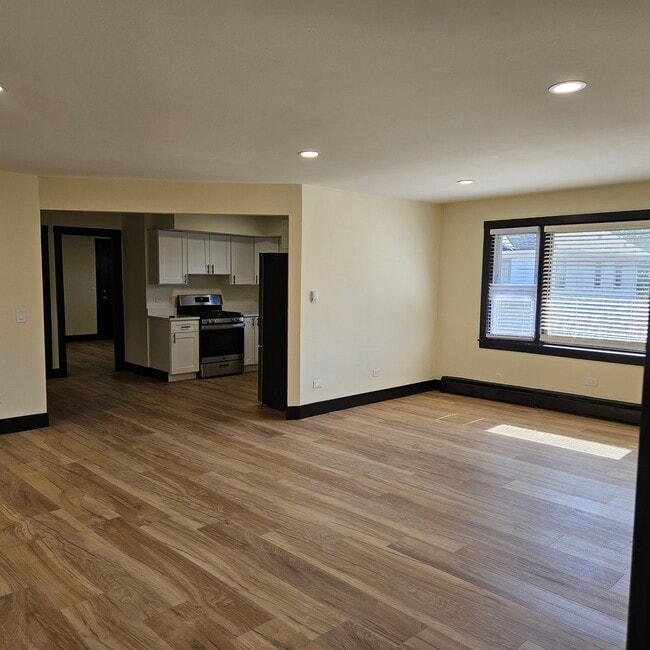 Building Photo - 1115 E Algonquin Rd