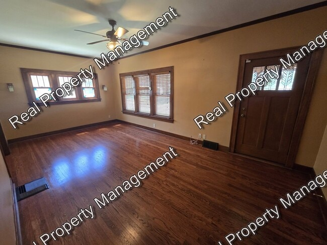 Building Photo - Charming Three Bedroom Ranch