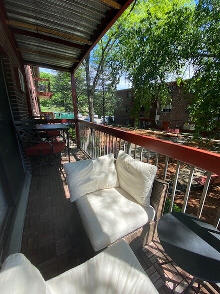 Balcony - 1011 Main St