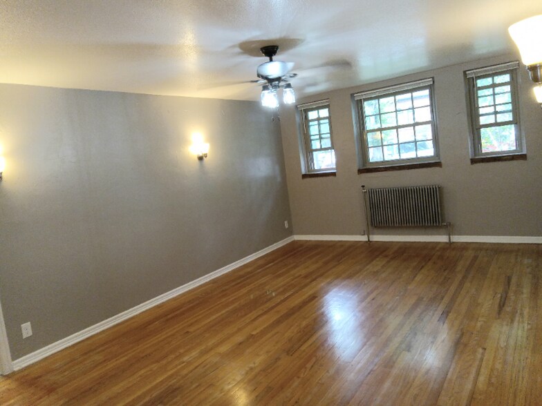 Building Photo - 221 Mathews St