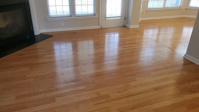 Building Photo - Coming Soon! 3 Bedroom / 2.5 Bath in South...