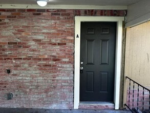 Building Photo - Charming 1 bedroom in the heart of St Petersburg ! Apply for FREE This Holiday Season!