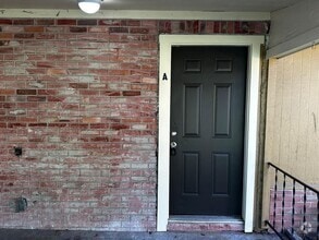 Building Photo - Charming 1 bedroom in the heart of St Pete...