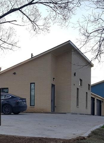 Building Photo - 511 Oakwood Ln