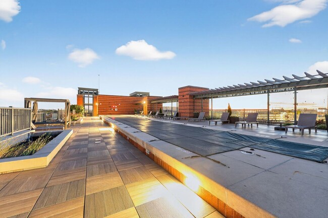 Building Photo - Available Now! High End 2 Bed 2 Bath in Luxury Building with Pool, Gym, Parking