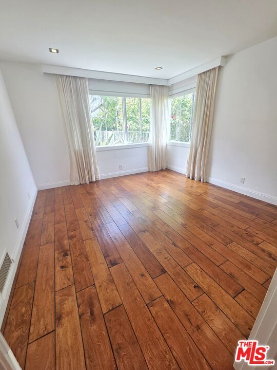 Building Photo - 142 San Vicente Blvd