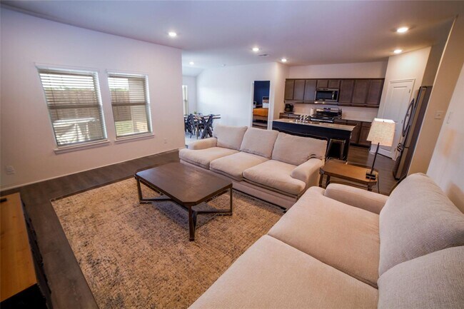 Building Photo - 103 Whirlway Ln
