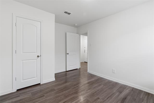 Building Photo - 104 Holiday Dr