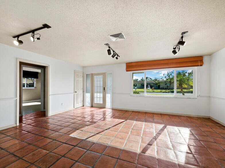 Building Photo - 633 Chevy Chase Dr