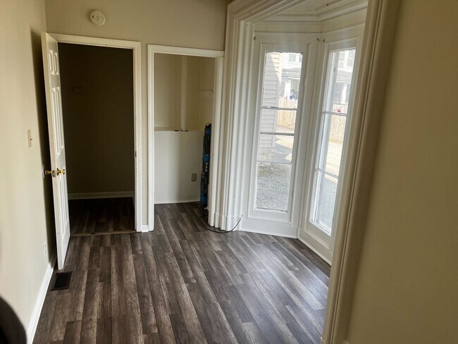 Building Photo - 937 Broadway