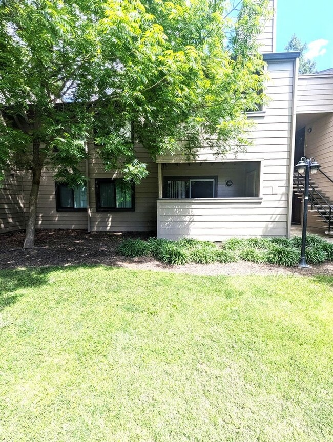 Building Photo - Very Nice Condo