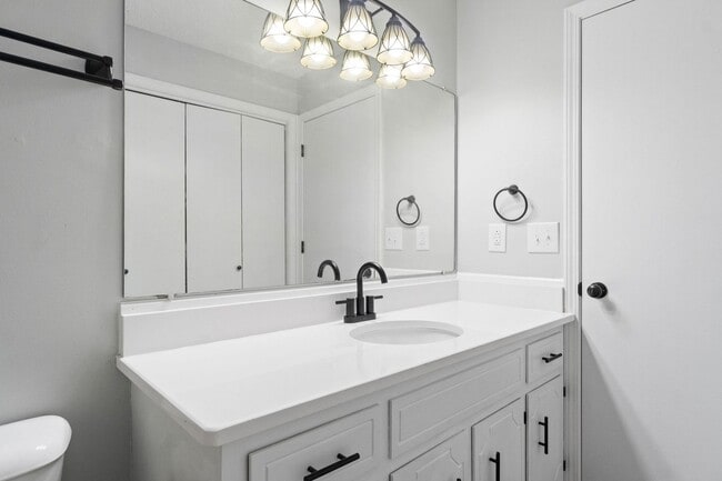 Building Photo - Renovated Two Bedroom Outside Gate 1!