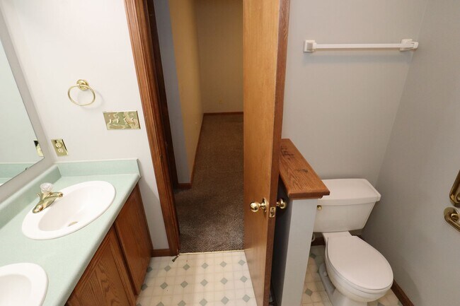 Building Photo - 3 Bedroom Fishers Rambler!