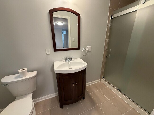 Building Photo - 1929 Alexandria Dr