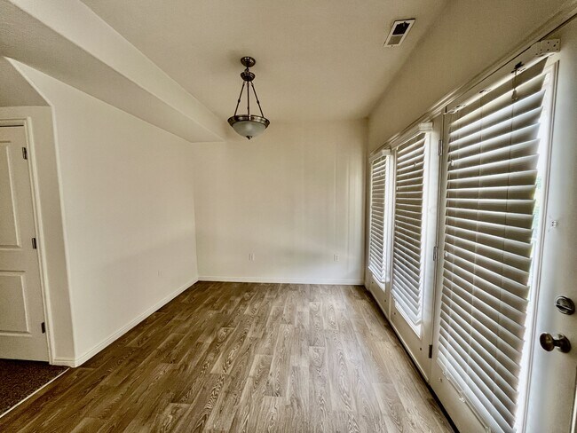 Building Photo - 5082 W Wind Rock Ln