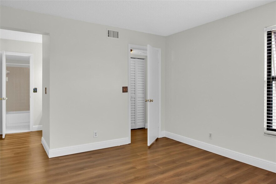 Building Photo - 7801 Courtyard Run W