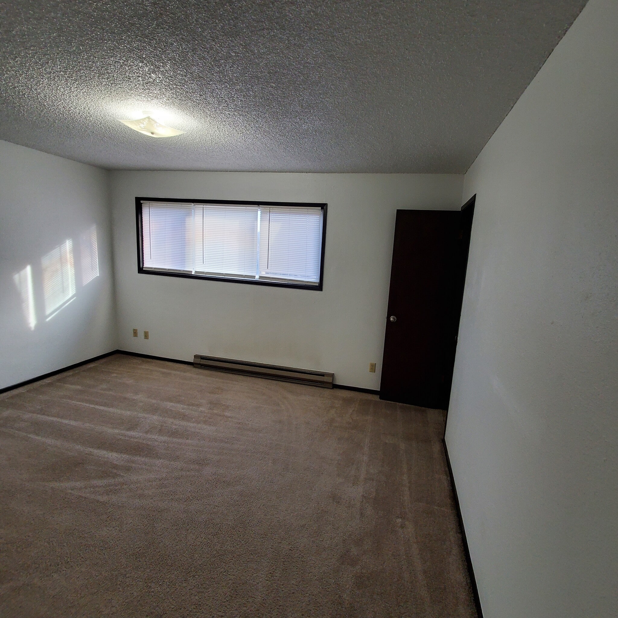 Building Photo - 1224 E 3rd St