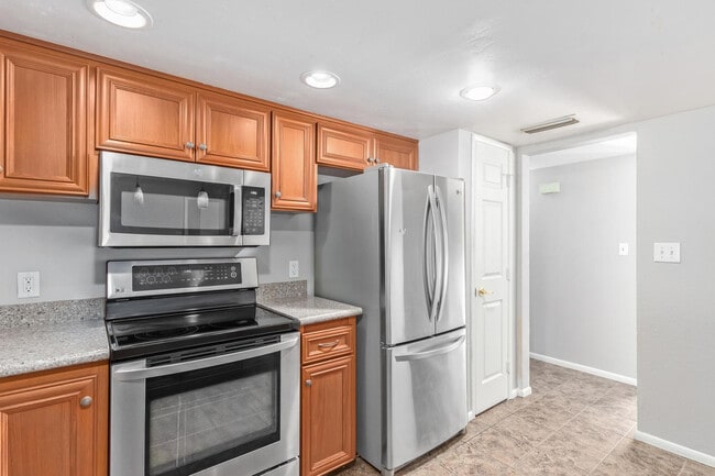 Building Photo - 1918 E Palmcroft Dr