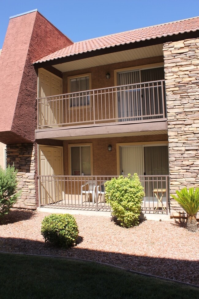 Building Photo - CUTE CONDO 1 BEDROOM, 1 BATHROOM, NEAR STR...