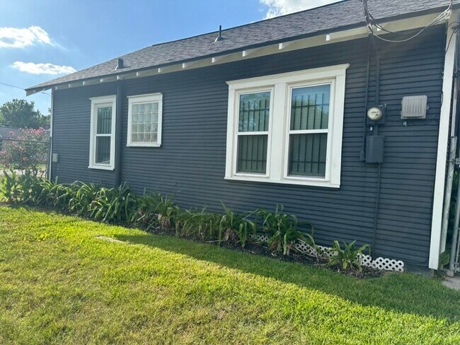 Primary Photo - 4802 Siegel St