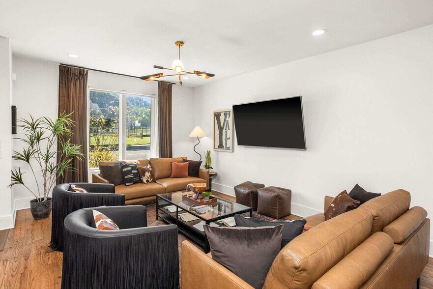 Building Photo - 1710 8th Ave S