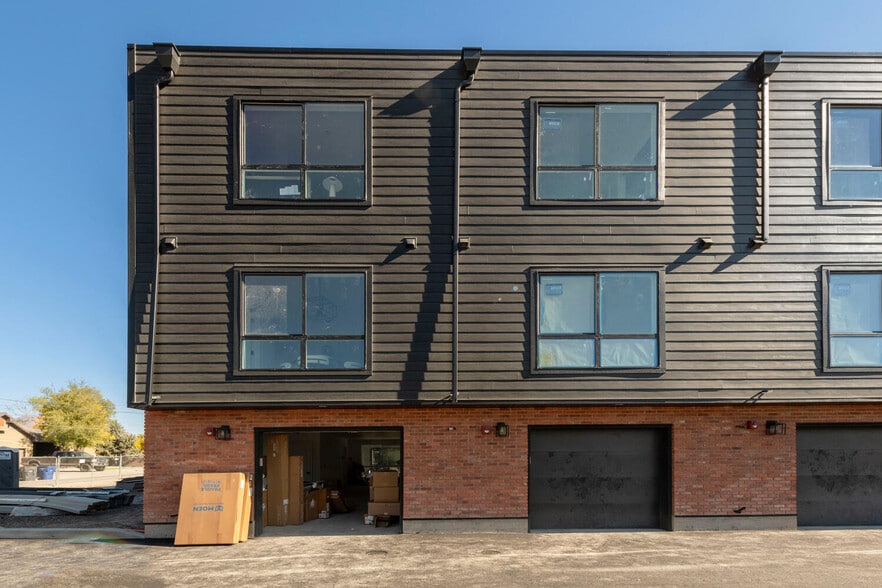 Building Photo - 884 E Rowley Dr