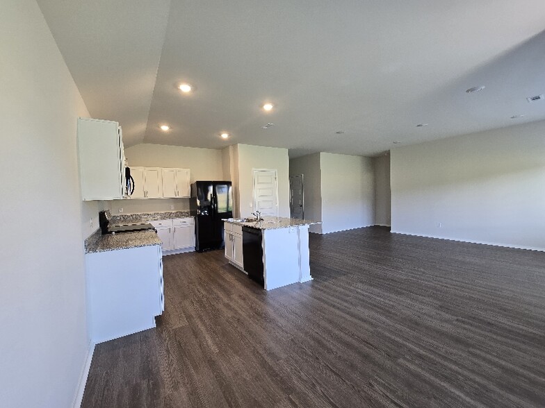Building Photo - 1406 E Piedmont Ct