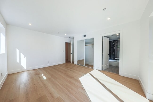 Building Photo - 1237 N Orange Dr