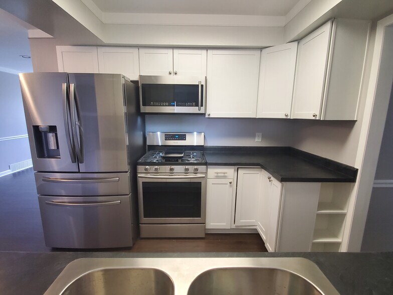 All new Samsung kitchen appliances - 1411 Parke Street