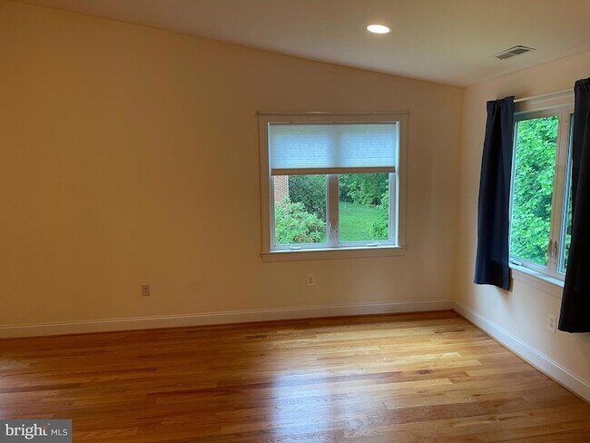 Building Photo - 118 Quaint Acres Dr