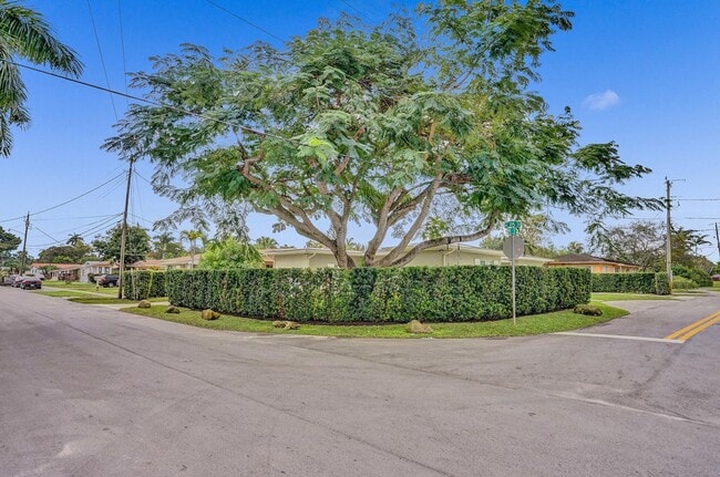 Building Photo - 11425 NE 3rd Ave