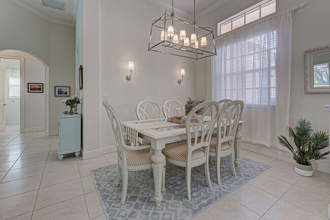 Building Photo - 3br/2ba Pool Home in Venetia