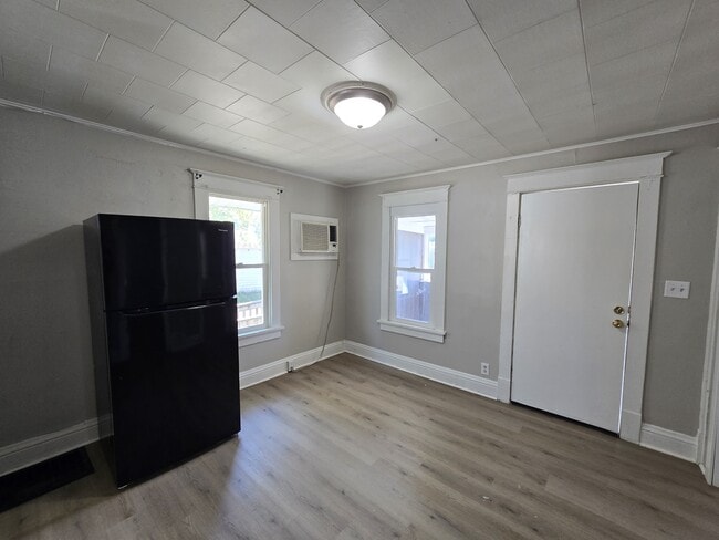Building Photo - 518 Kern St