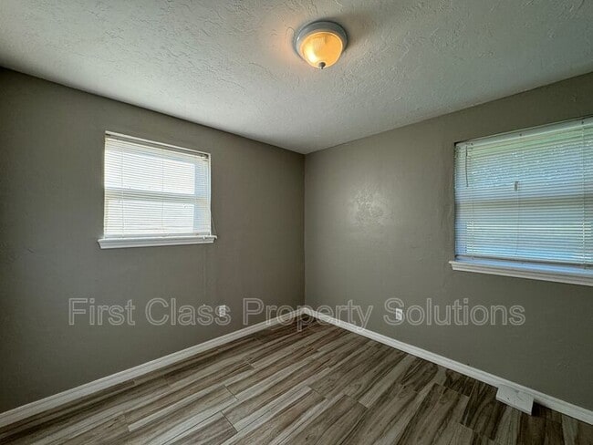 Building Photo - 3524 Hillside Dr