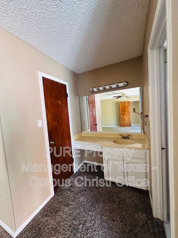 Building Photo - 862 Siskin Cir