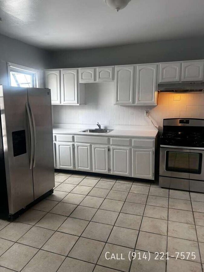 Building Photo - 44 Vineyard Ave