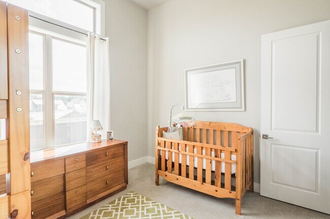 Building Photo - 2/2/1 Condo in Town Creek / Walk to Dos Rios / Fridge, Washer & Dryer Included / Balcony / NBISD